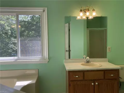 1604 Great Friars Chse Chase, Virginia Beach, VA 23456