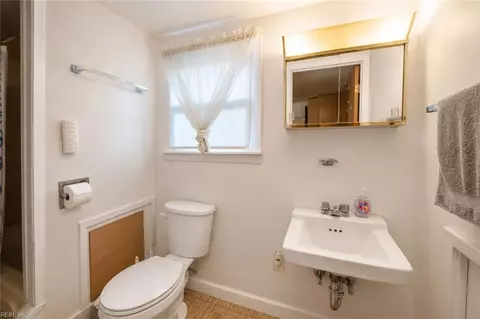 Bath - 32384 Boston Rd, Painter, VA 23420 photo 1 of 2