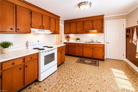 Kitchen - 32384 Boston Rd, Painter, VA 23420 photo 1 of 1