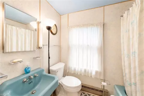 Bath - 32384 Boston Rd, Painter, VA 23420 photo 2 of 2