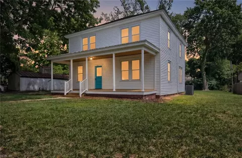 326 6th St, West Point, VA 23181