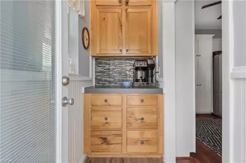 Entry Way - 21 Channel Ln, Hampton, VA 23664 photo 2 of 2