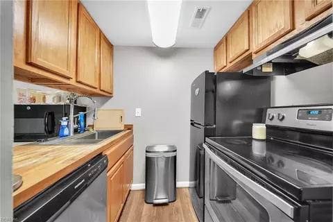 Kitchen - 240 Pacific Dr, Hampton, VA 23666 photo 1 of 3