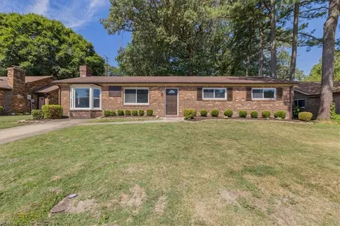 2833 Candlewood Cir, Chesapeake, VA 23324
