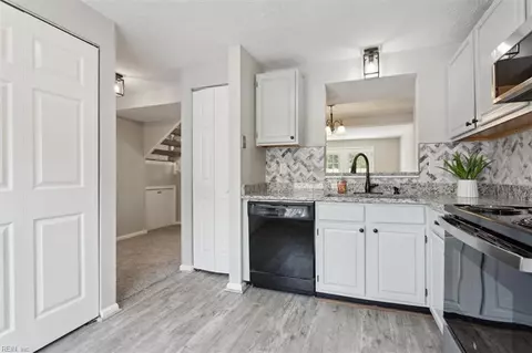 75 Lucinda Ct, Hampton, VA 23666