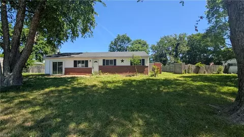 2852 N Shore Dr, Suffolk, VA 23435