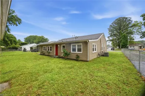 Exterior - 1521 Morgan Dr, Hampton, VA 23663 photo 5 of 6