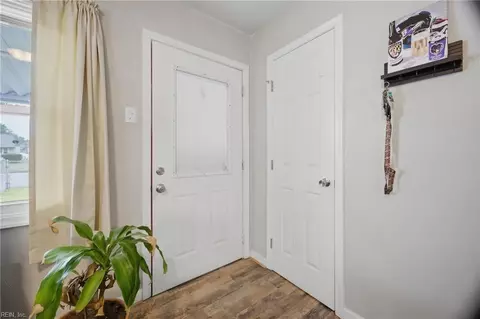 Entry Way - 1521 Morgan Dr, Hampton, VA 23663 photo 3 of 7