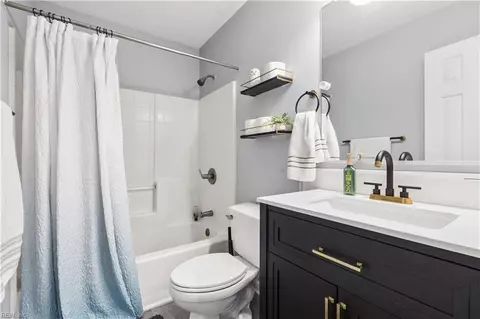 Bath - 106 Kincaid Ln, Hampton, VA 23666 photo 5 of 6