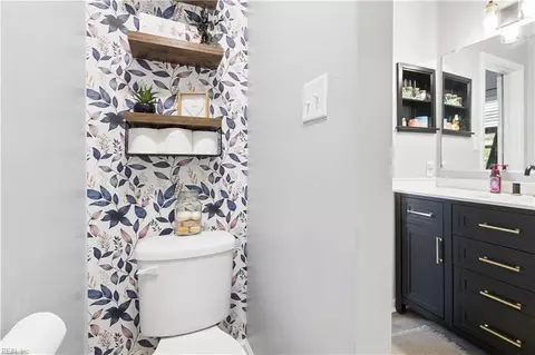 Bath - 106 Kincaid Ln, Hampton, VA 23666 photo 4 of 6