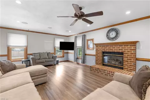 627 Bartell Dr, Chesapeake, VA 23322