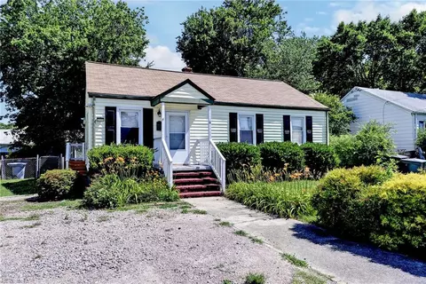 11 Thornrose Ave, Hampton, VA 23669