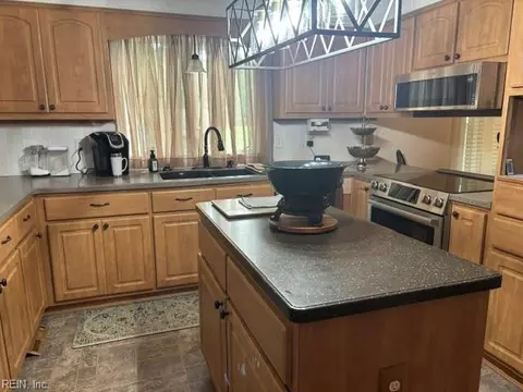 112 Beechwood Dr, Franklin, VA 23851