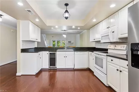 Kitchen - 208 Genoa Dr #17, Hampton, VA 23664 photo 4 of 4