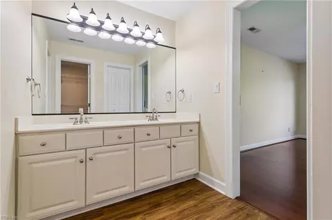 Bath - 208 Genoa Dr #17, Hampton, VA 23664 photo 1 of 4