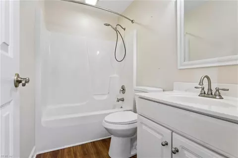 Bath - 208 Genoa Dr #17, Hampton, VA 23664 photo 4 of 4
