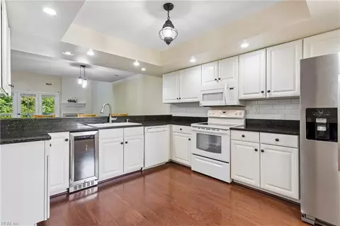 Kitchen - 208 Genoa Dr #17, Hampton, VA 23664 photo 1 of 4
