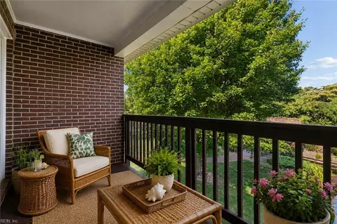 Exterior - 208 Genoa Dr #17, Hampton, VA 23664 photo 1 of 6