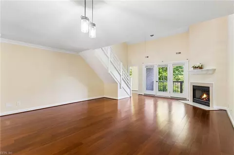 Living - 208 Genoa Dr #17, Hampton, VA 23664 photo 2 of 3