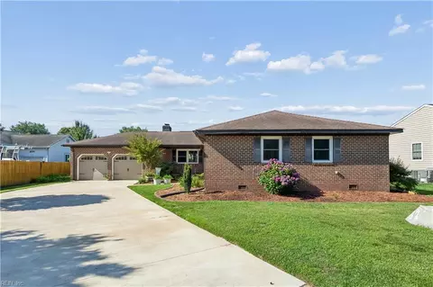 Exterior - 190 Salt Pond Rd, Hampton, VA 23664 photo 2 of 12