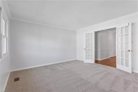 Living - 190 Salt Pond Rd, Hampton, VA 23664 photo 2 of 7