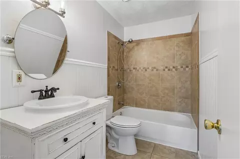 Bath - 190 Salt Pond Rd, Hampton, VA 23664 photo 1 of 2