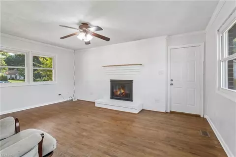 Living - 190 Salt Pond Rd, Hampton, VA 23664 photo 5 of 7
