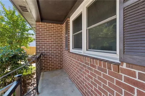 Exterior - 190 Salt Pond Rd, Hampton, VA 23664 photo 4 of 12