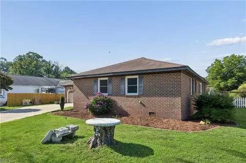 Exterior - 190 Salt Pond Rd, Hampton, VA 23664 photo 3 of 12