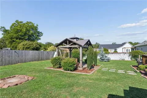 Exterior - 190 Salt Pond Rd, Hampton, VA 23664 photo 10 of 12