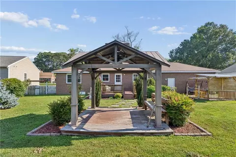 Exterior - 190 Salt Pond Rd, Hampton, VA 23664 photo 11 of 12