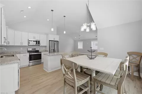 Dining - 509 Burns Dr, Kill Devil Hills, NC 27948 photo 2 of 3
