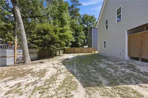 Exterior - 509 Burns Dr, Kill Devil Hills, NC 27948 photo 7 of 9