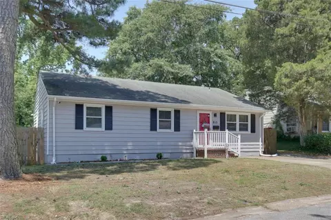 815 Pine Harbor Dr, Norfolk, VA 23502