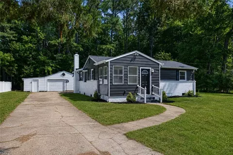 1073 Scenic Blvd, Chesapeake, VA 23322