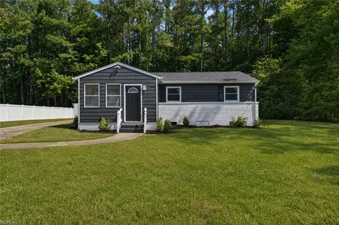 1073 Scenic Blvd, Chesapeake, VA 23322