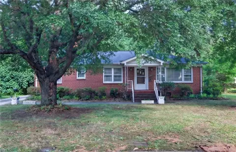 14 Charlton Dr, Hampton, VA 23666