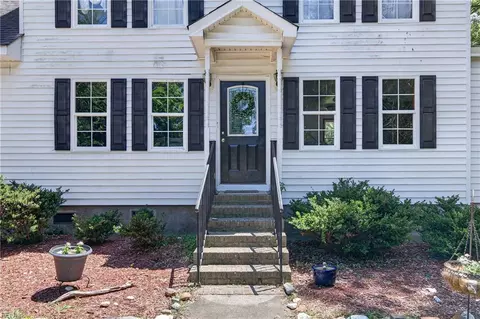 Exterior - 12 Holston Ln, Hampton, VA 23664 photo 4 of 6