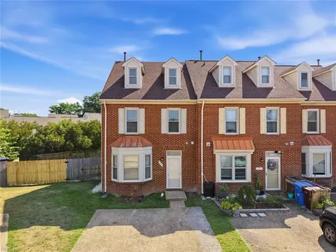 1213 Killington Sq, Chesapeake, VA 23320