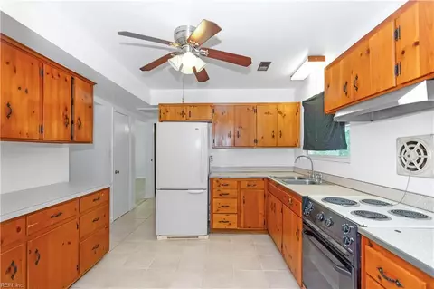 Kitchen - 801 Lemaster Ave, Hampton, VA 23669 photo 2 of 3