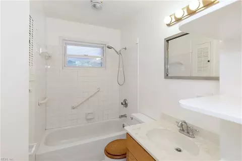 Bath - 801 Lemaster Ave, Hampton, VA 23669 photo 2 of 2
