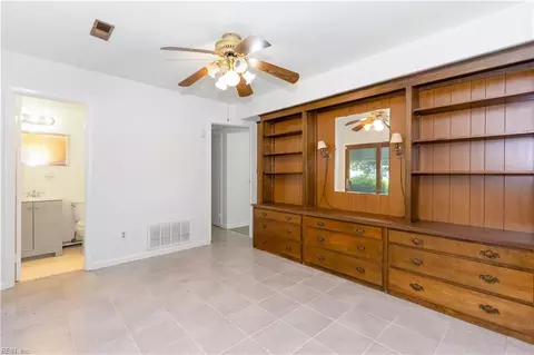 Living - 801 Lemaster Ave, Hampton, VA 23669 photo 6 of 6
