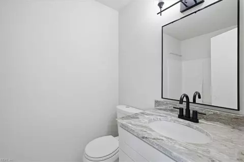 Bath - 930 Sutton St, Norfolk, VA 23504 photo 2 of 3