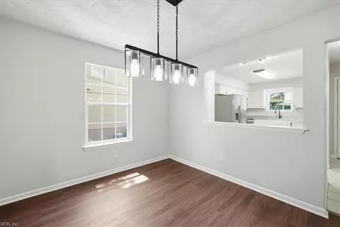 Dining - 930 Sutton St, Norfolk, VA 23504 photo 2 of 2