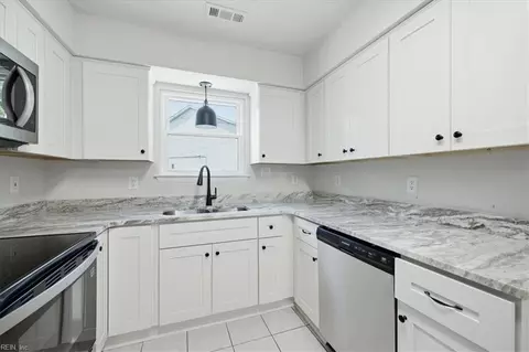 Kitchen - 930 Sutton St, Norfolk, VA 23504 photo 2 of 3