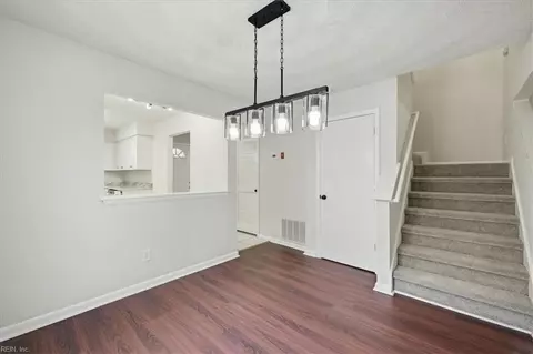 Dining - 930 Sutton St, Norfolk, VA 23504 photo 1 of 2