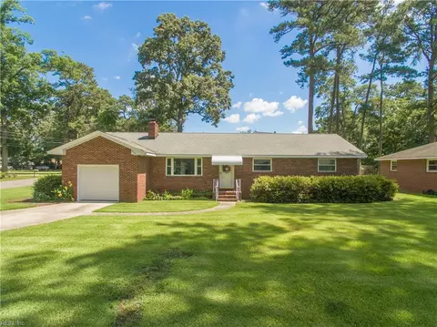 800 Pinecrest Rd, Virginia Beach, VA 23464