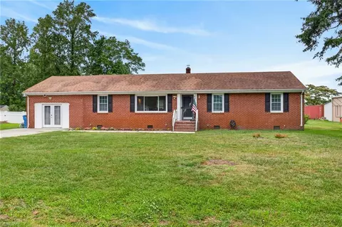 3516 Parr Ln, Chesapeake, VA 23323