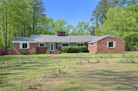 201 Robinhood Rd, Franklin, VA 23851