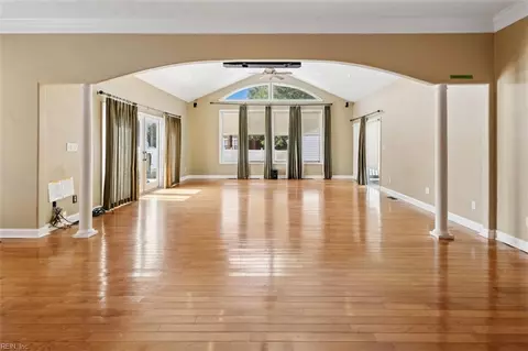 Living - 803 Gresham Way, Chesapeake, VA 23323 photo 4 of 7